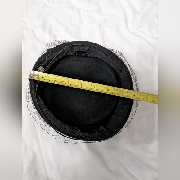 Classy Fascinator Black Lace Elegant Headpiece hat - Picture 7 of 8